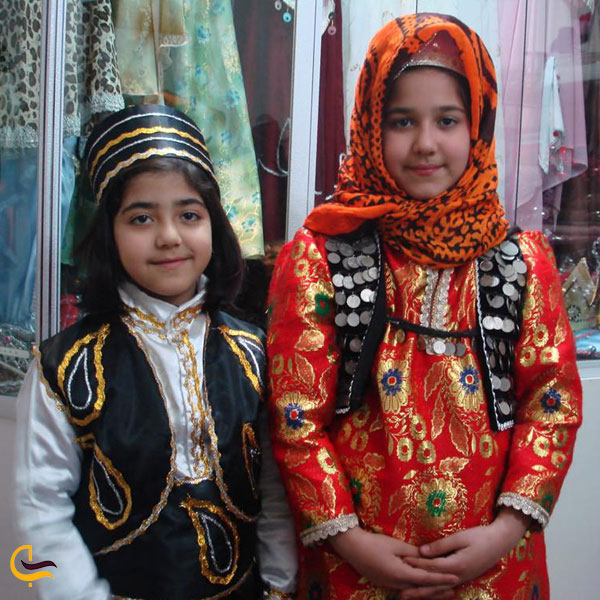 تصویری از لباس محلی مردمان آذربایجان غربی