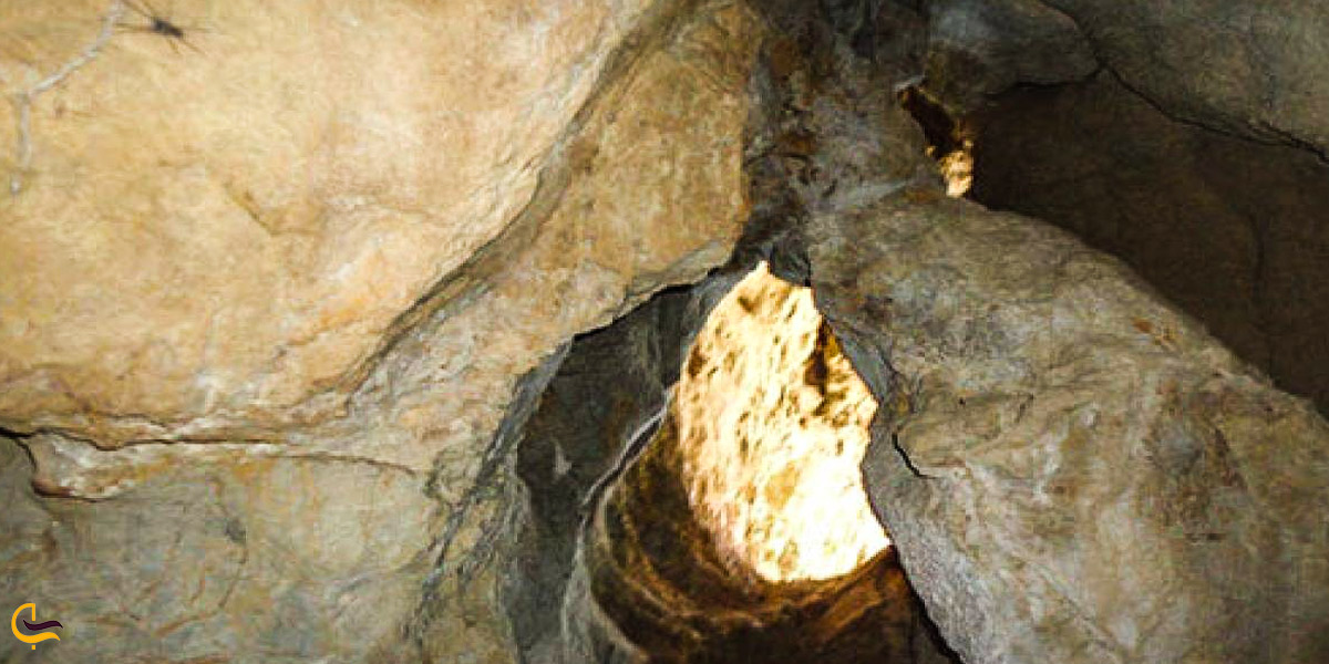 تصویری از غار سفید آب قزوین