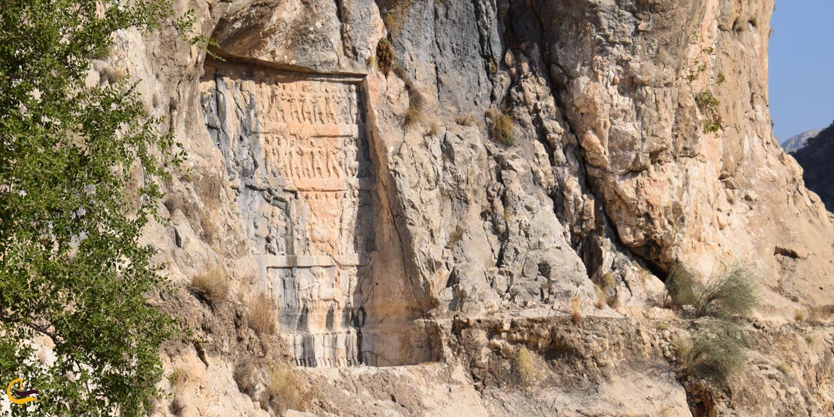 تصویری از نقشهای تنگ چوگان