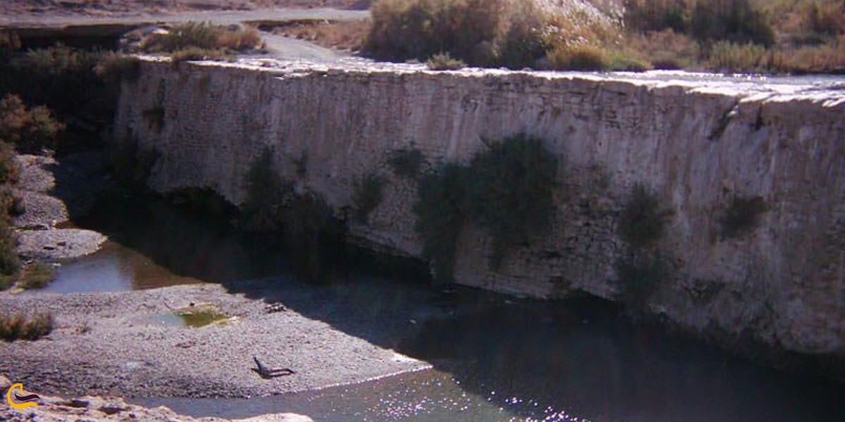 تصویری از سد باستانی نیم ور