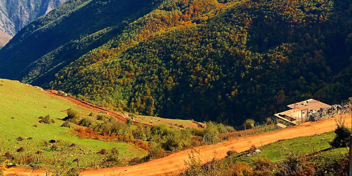 تصویری از طبیعت پاییزی روستای فشکور