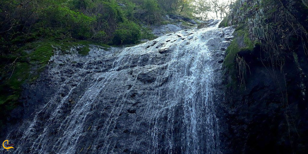 نمایی ازآبشار سیاه تاش