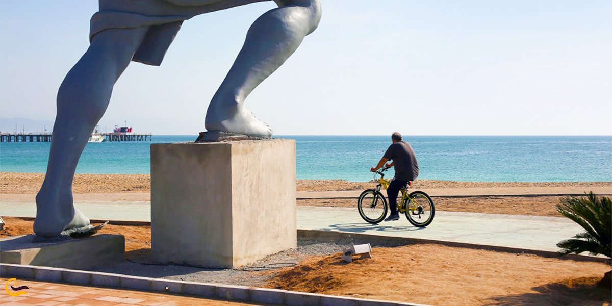 دوچرخه سواری در ساحل سیمرغ جزیره ی کیش