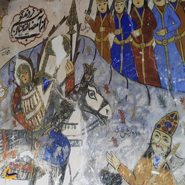 تصویری از دیوار های نقاشی شده بقعه تاریخی باباجان دره