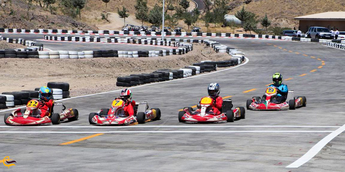 نمایی از کارتینگ سواری