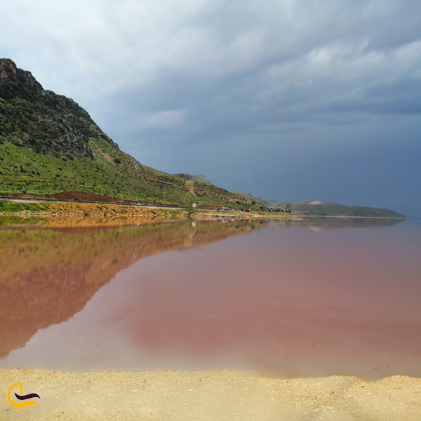 تصویری از آبی های دریاچه مهارلو