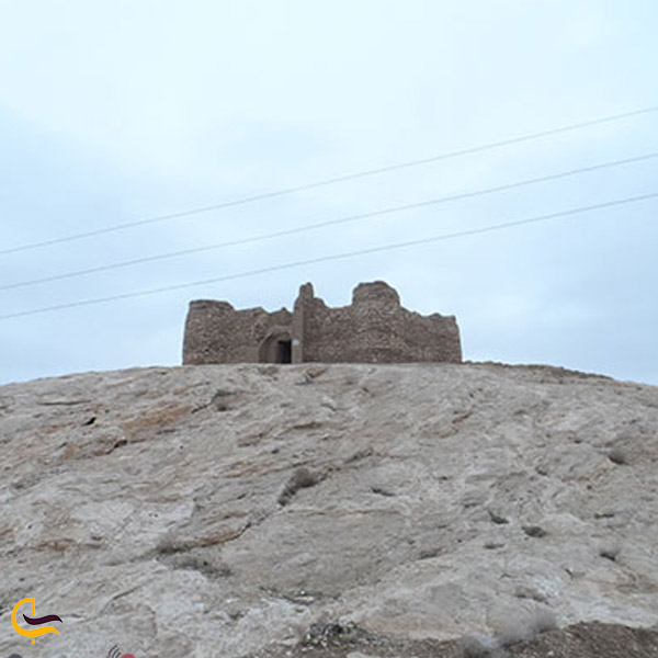 تصویری از قلعه سفیده ندوشن