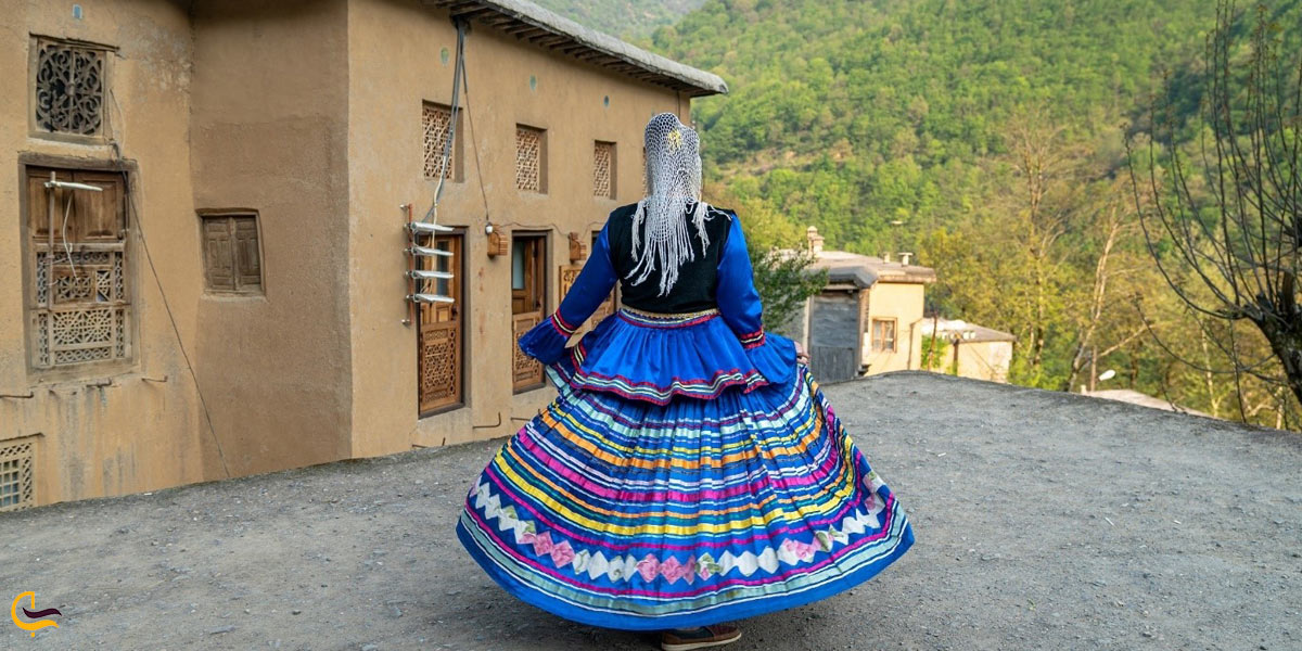 تصویری از لباس محلی سوادکوه