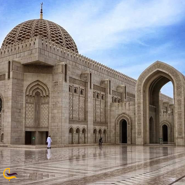 تصویری از صحن مسجد جامع سلطان قابوس