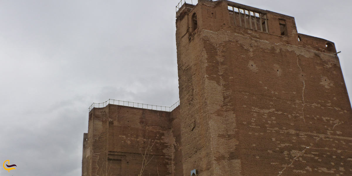 تصویری از دیوار های ارگ علیشاه تبریز