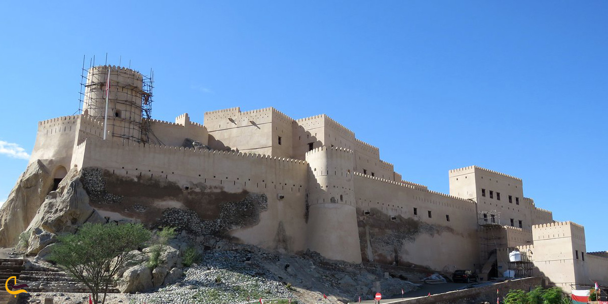 تصویری از قلعه رستاق