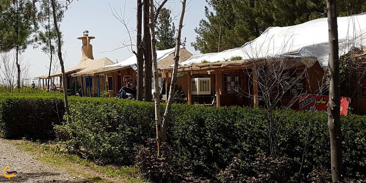 تصویری ازمغازه های دهکده چوبی