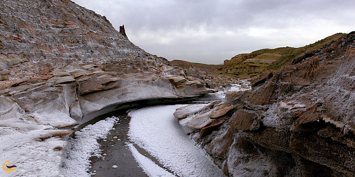 نمایی ازگنبد نمکی کنار سیاه