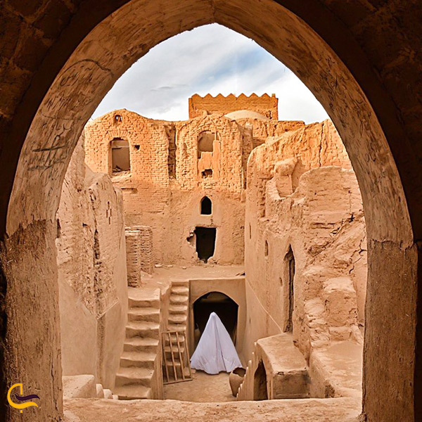 بازدید از قلعه تاریخی سر یزد در مهریز