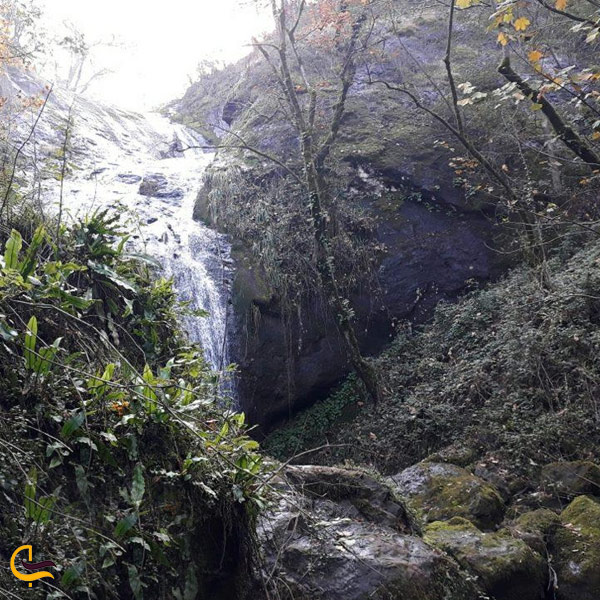 تصویری از آبشار سیاه تاش