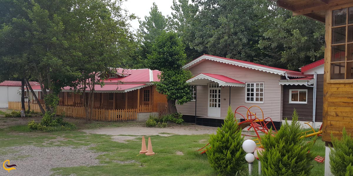 تصویری از دهکده چوبی لاهیجان