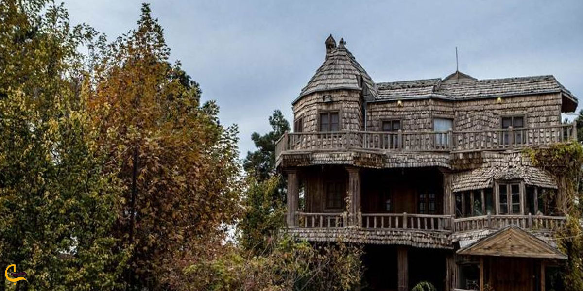 تصویری از دهکده چوبی