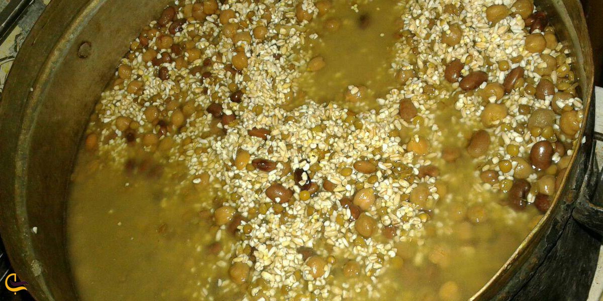 تصویری از آش اسفندی ندوشن