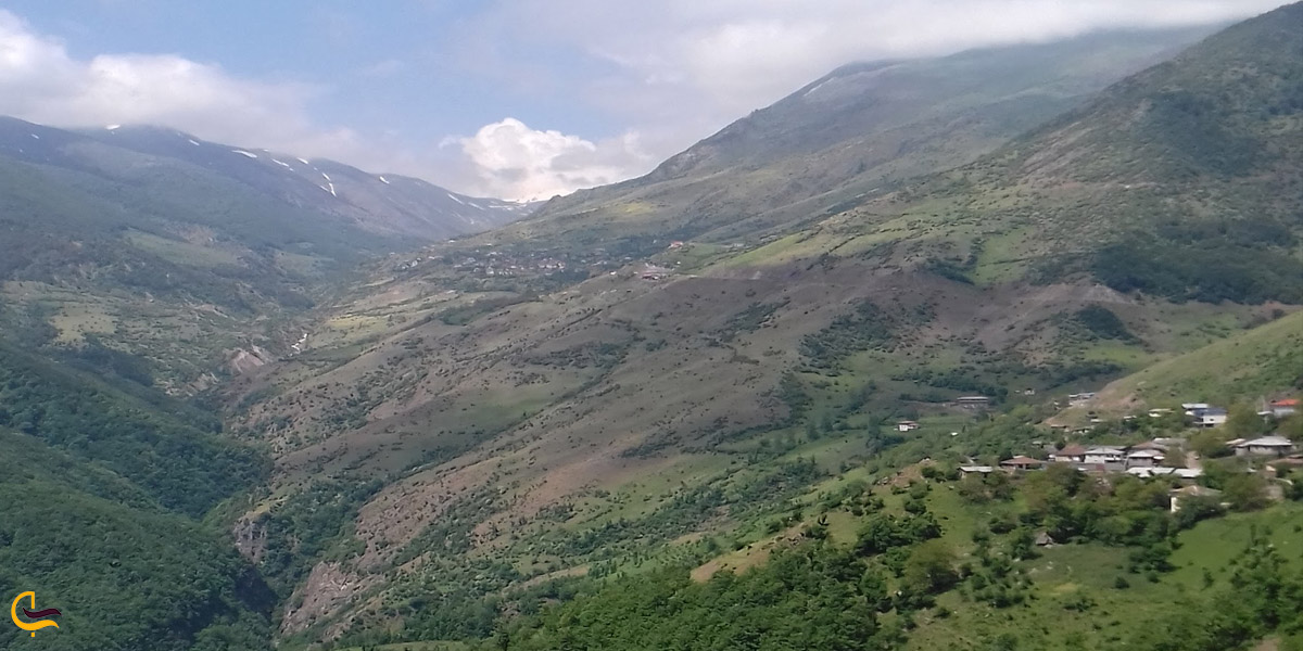تصویری از طبیعت سرسبز ارتفاعات روستای فشکورت