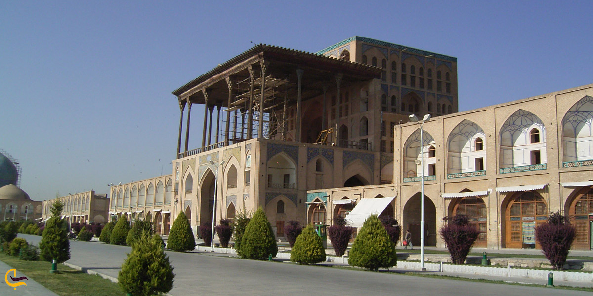 تصویری از عمارت عالی قاپو