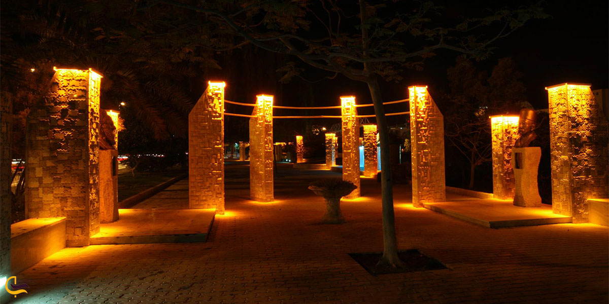 عکس گذر هنرمندان در ساحل کیش