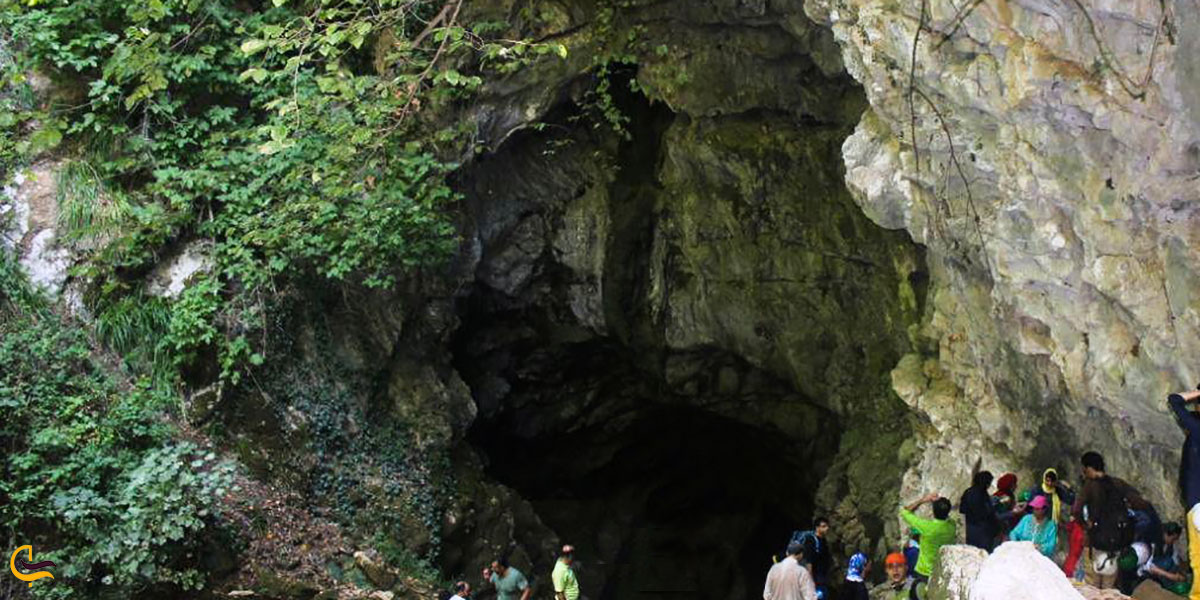 تصویری از غار آبی در جنگل نور چشمه