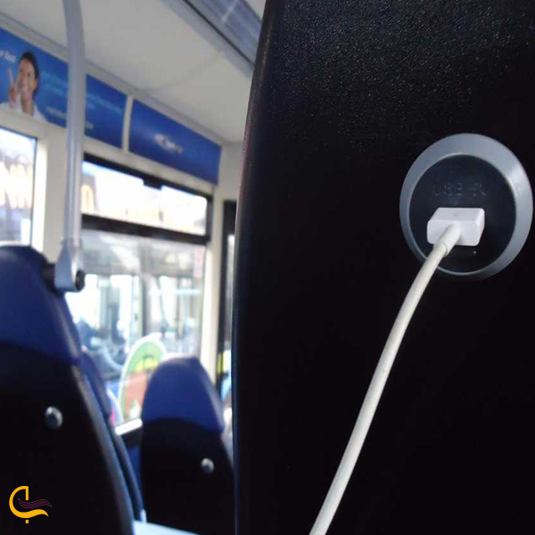 تصویری از سوکت شارژر در اتوبوس