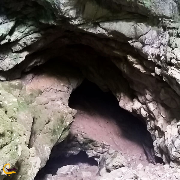 تصویری از ورودی داخل غار