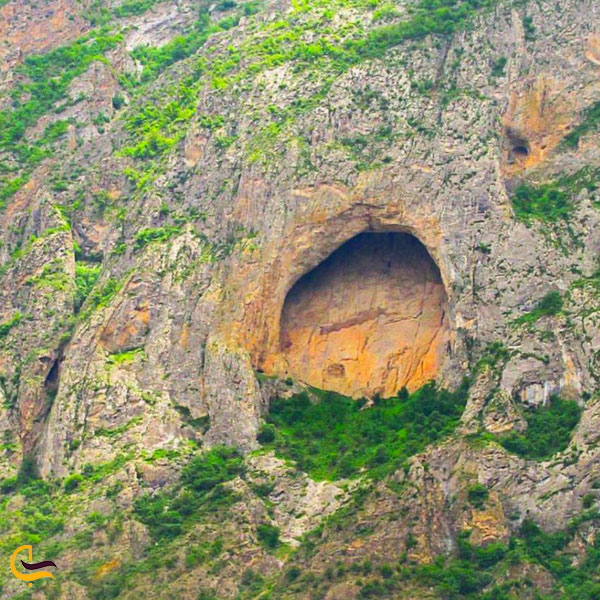 تصویری از غار اسپهبد خورشید