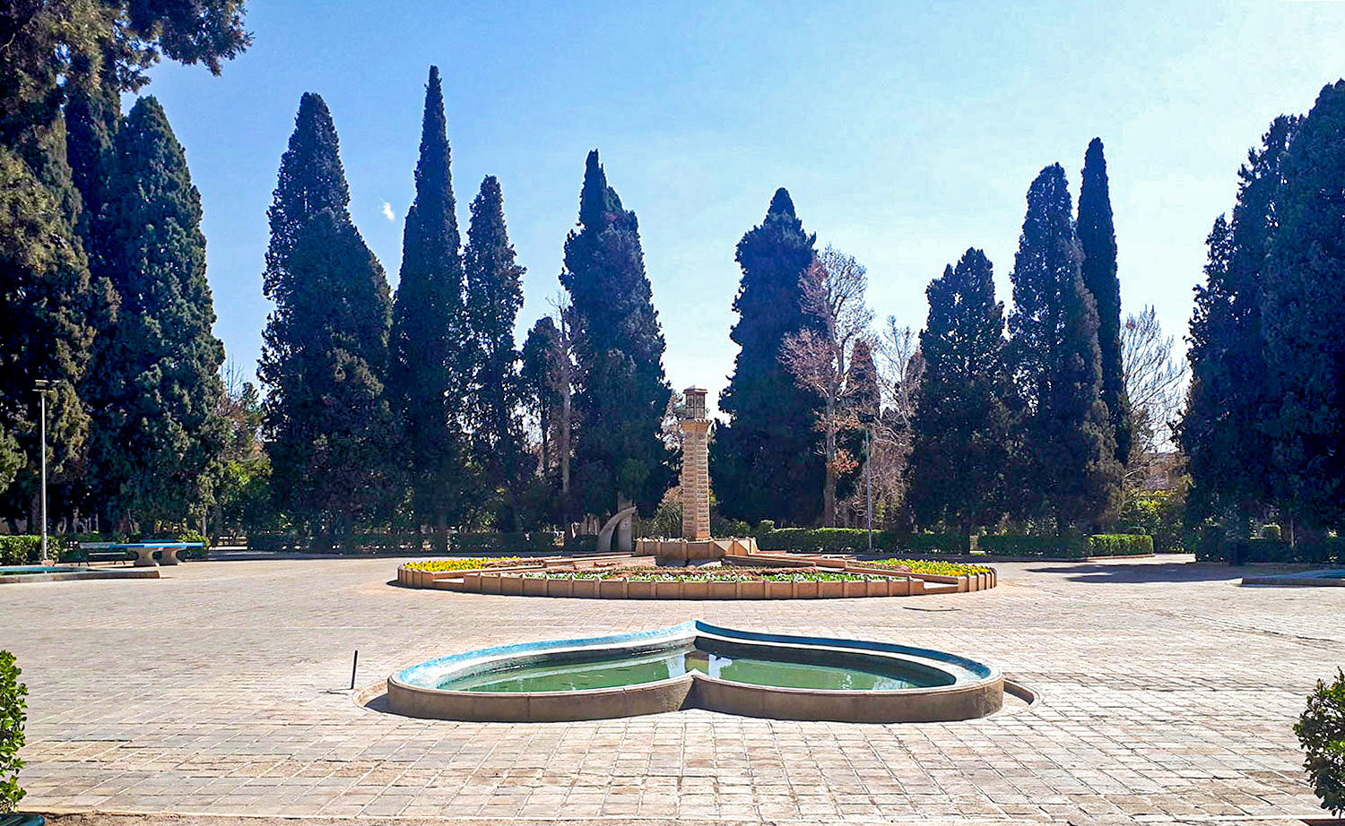 عکس از نمای داخلی باغ ملی شیراز