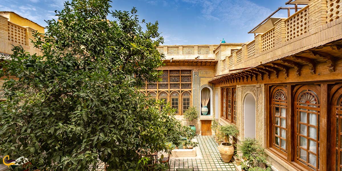 عکس از عمارت تاریخی فیل