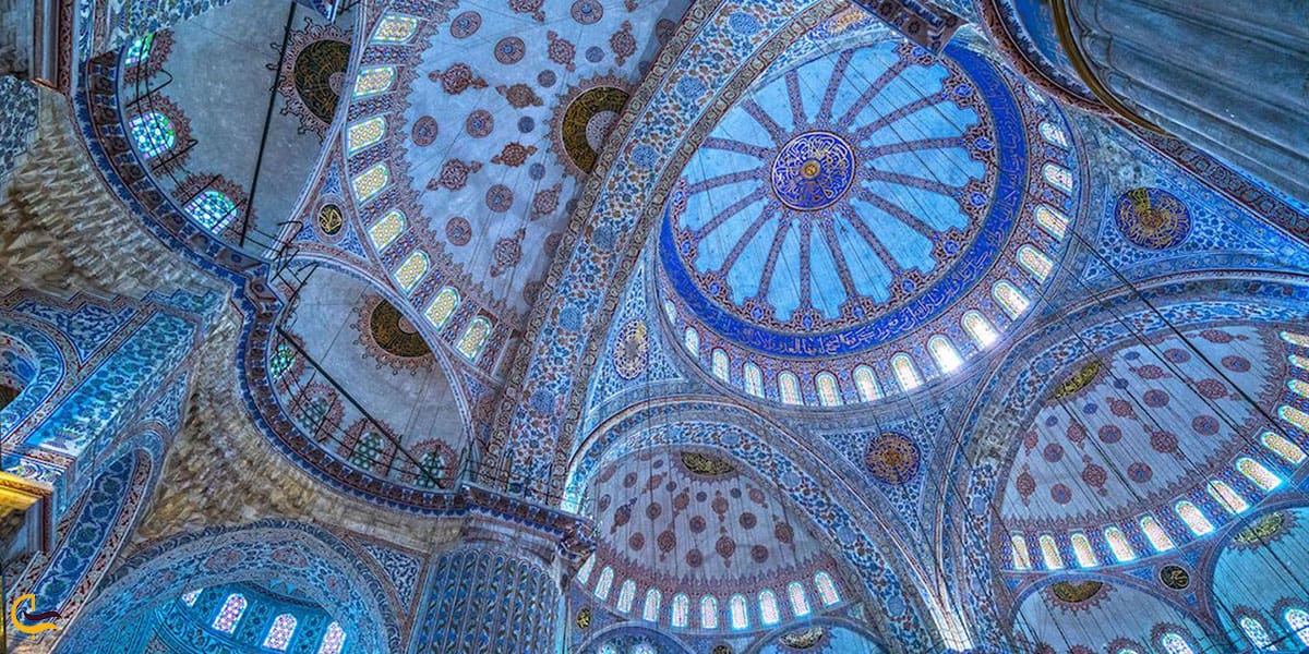 عکس مسجد آبی استانبول با کاشی‌های ایرانی جلوه‌گر و زیبا