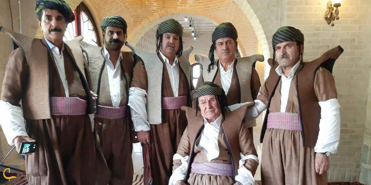 تصویری از لباس محلی مردم کرمانشاه