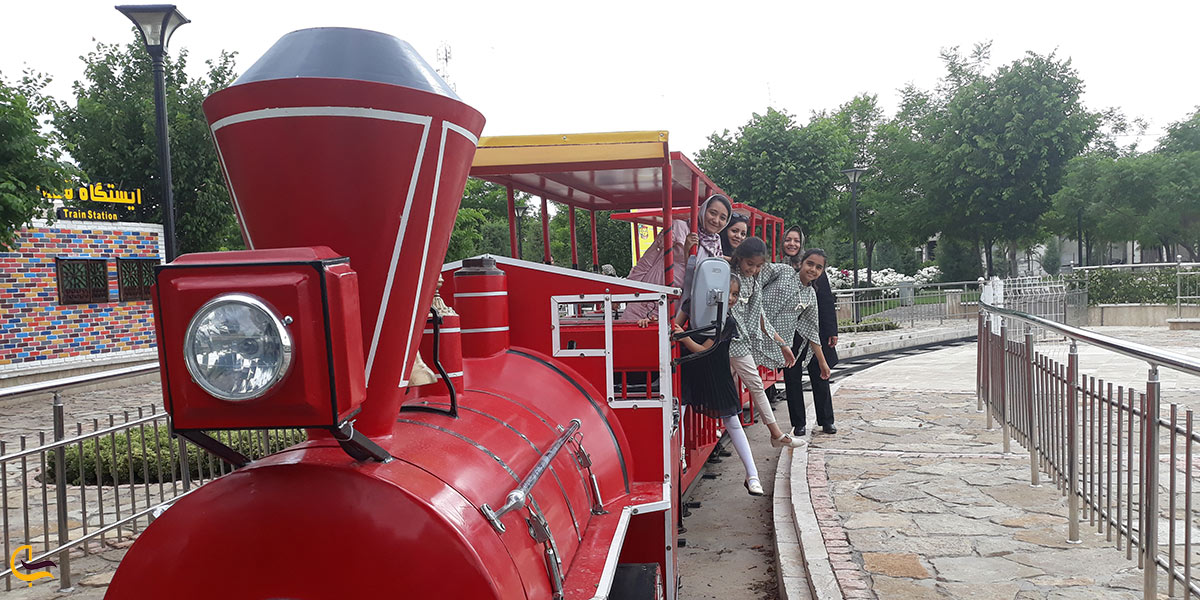 تصویری از قطار بوستان مینیاتوری مشهد