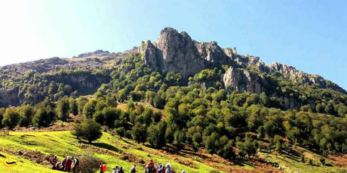 تصویری از کوه های صومعه سرا