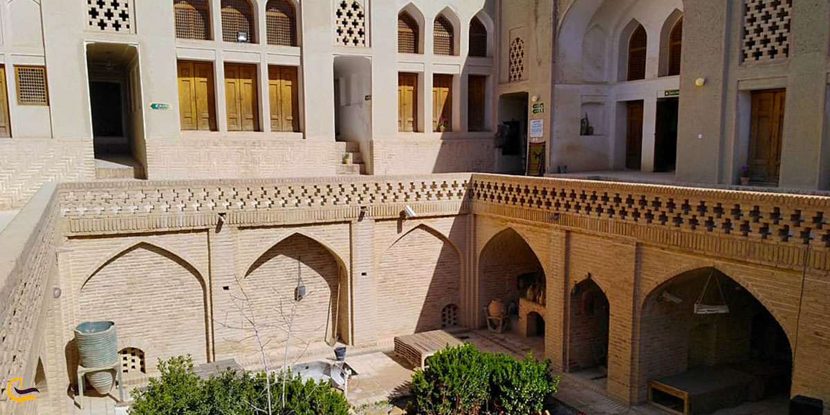 عکس نگاه کلی به عمارت پیرنیا