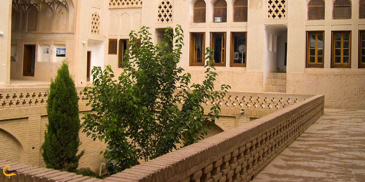 عکس حیاط گودال باغچه خانه پیرنیا 