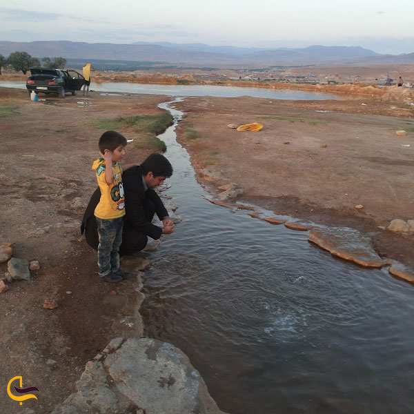 عکس حوضچه ها وکانال های چشمه آب درمانی تاپ تاپان