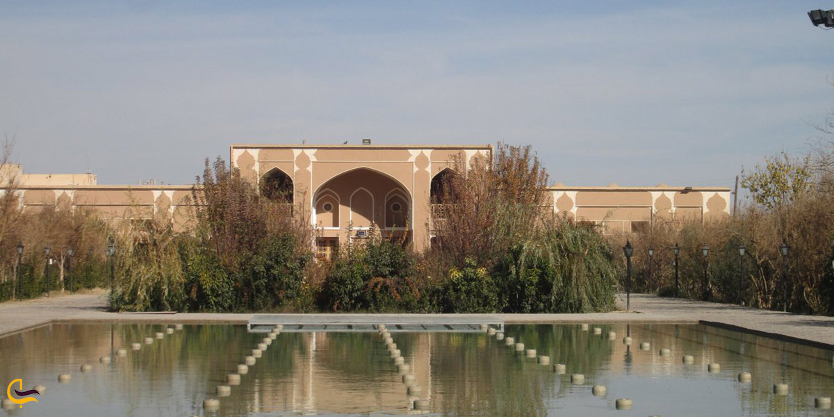 تصویری از باغ صدرا یزد