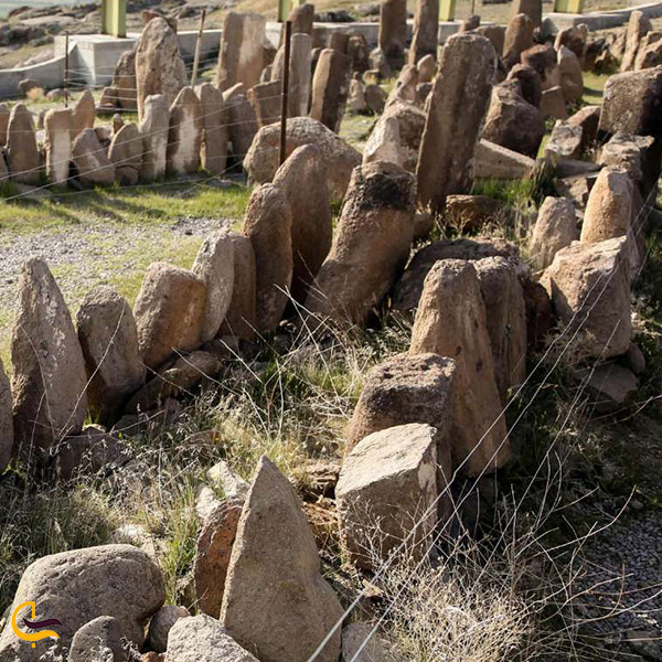 عکس مجسمه‌های سنگی شیروان دره