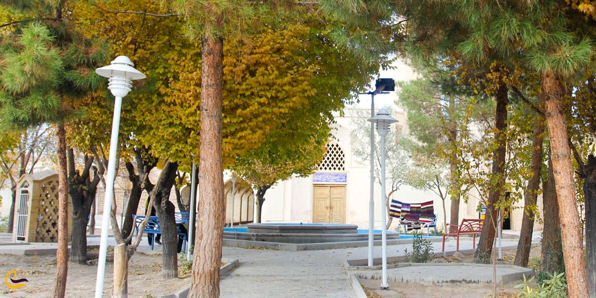 عکس حوض زیبای خانه پیرنیا