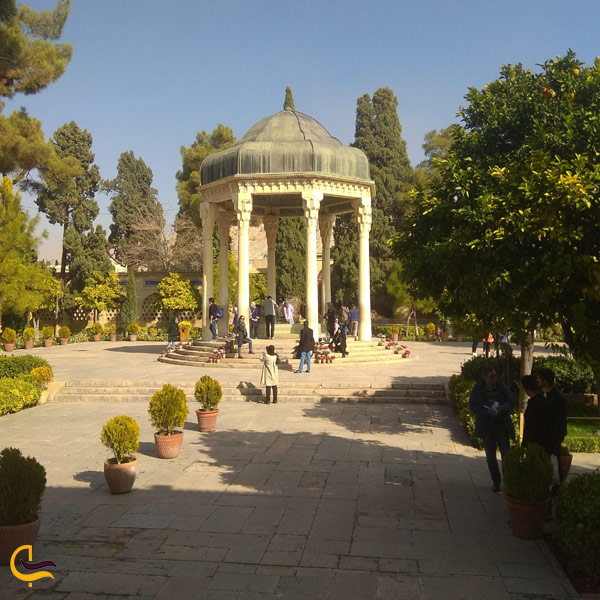 تصویری از آرامگاه حافظ در شیراز