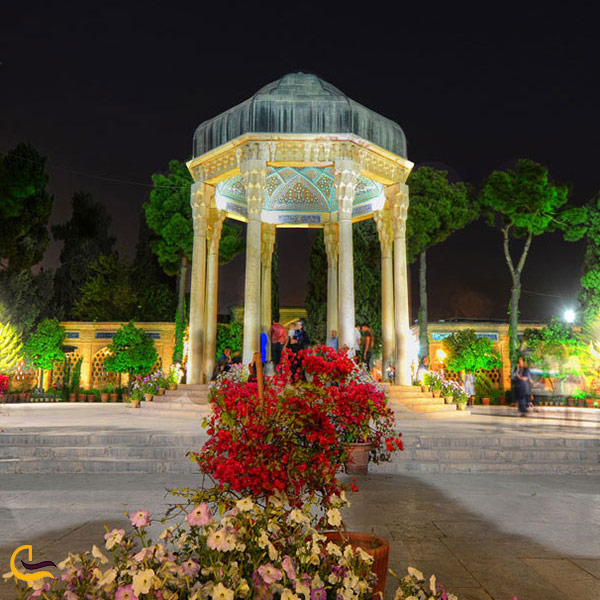 تصویری از آرامگاه حافظ در شیراز