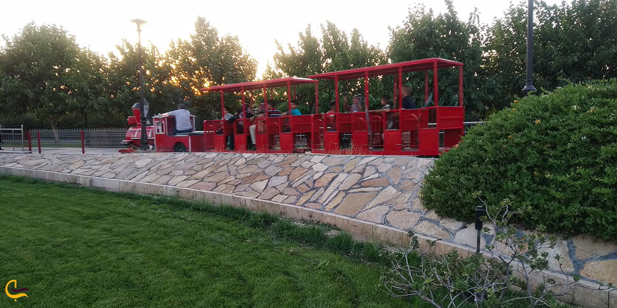 تصویری از بازدید از تمام بخشها با قطار