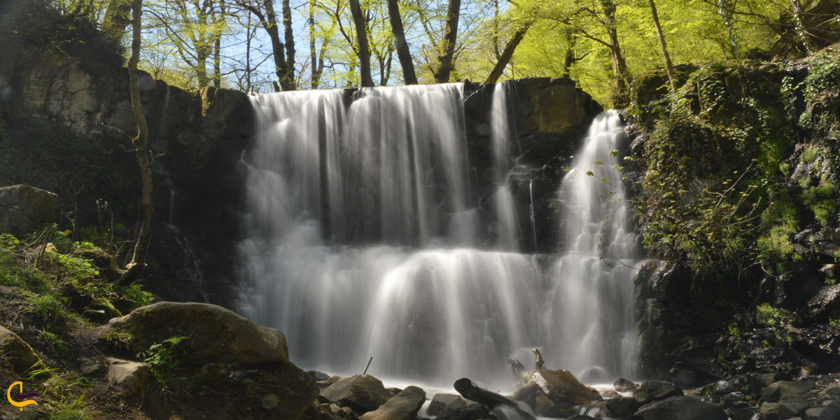 نمایی از آبشار لونک