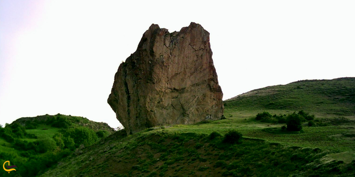 تصویری از بشکافته سنگ