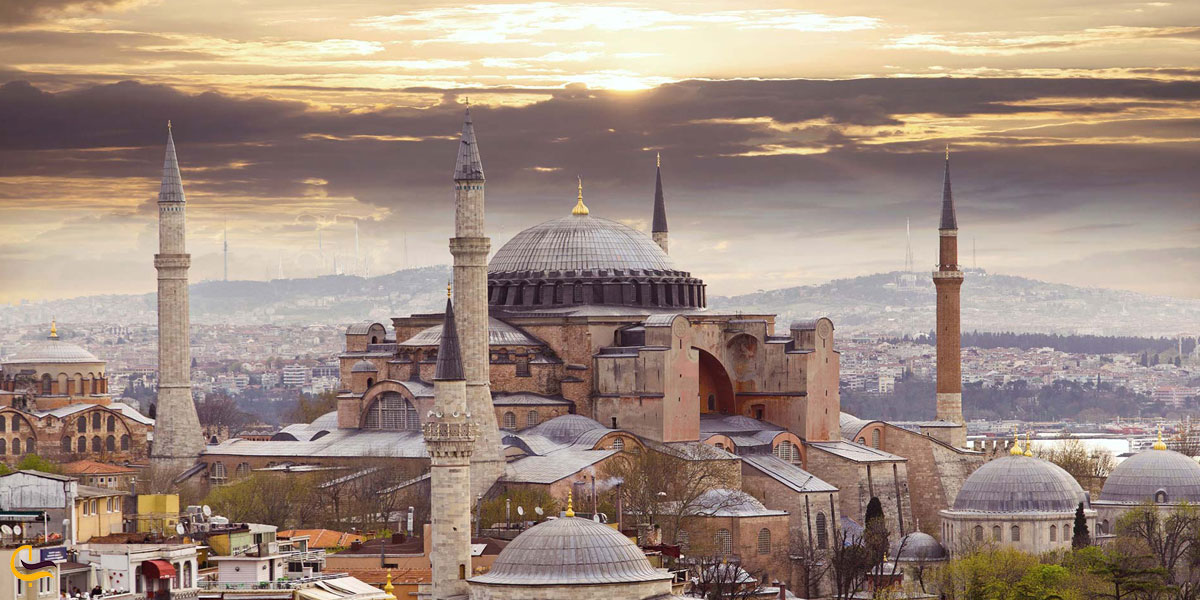 نمایی از مسجد و موزه ابا صوفیه