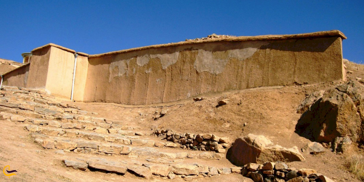 تصویری از دژ زیویه