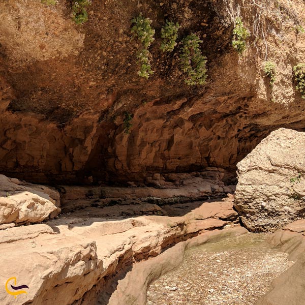 تصویری از غار زینه گان