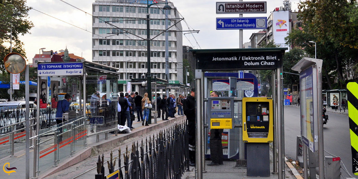 عکس شارژکردن استانبول کارت در مترو با ATM